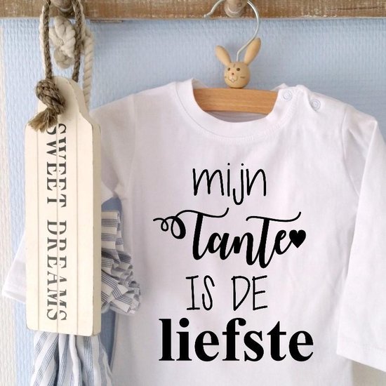 Baby Rompertje met tekst | Mijn tante is de liefste | lange mouw | wit met zwart | maat 74/80 | cadeautje zwangerschap aankondiging hoera je wordt ( weer ) geboorte geworden kraamcadeau neefje nichtje zwangerschapsaankondiging