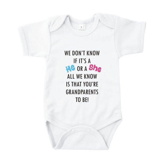 Zwangerschap Aankondiging - Romper We don't know if it's a he or a she. All we know is that you're grandparents to be! - Wit - Maat 50/56 - zwangerschapsaankondiging - Opa & Oma
