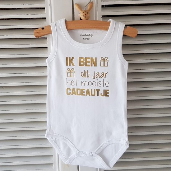 Baby Rompertje met tekst zwangerschap aankondiging - announcement Ik ben dit jaar het mooiste cadeautje   | mouwloos l | wit goud | maat 50-56 | cadeau papa mama oom tante opa oma