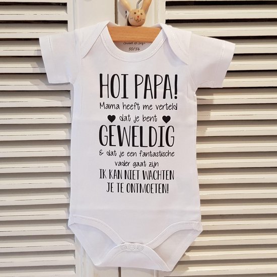 baby rompertje met tekst bekendmaking zwangerschap Hallo papa, mama vertelde me dat je geweldig bent en dat je een geweldige vader wordt. Ik kan niet wachten om je te ontmoeten. korte mouw maat 50-56 Cadeau voor de liefste aanstaande papa