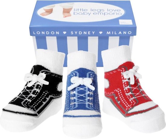 Boy Sneakers: doosje met 3 paar baby sokjes met sneaker-look-baby 0-12 maanden. Kraamcadeau-Baby Shower Doos met 3 paar sokken met veter en anti slip