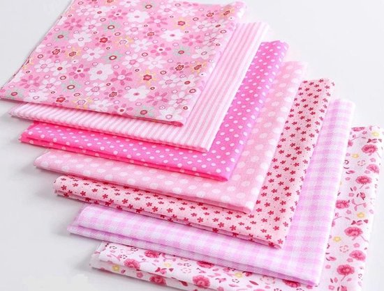 Pakket van 7 lapjes stof - verschillende designs - roze - rose - 24 x 25 cm - quilt - patchwork - poppen kleertjes - barbie - mondkapje